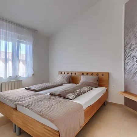 Dzana By Interhome Mednjan