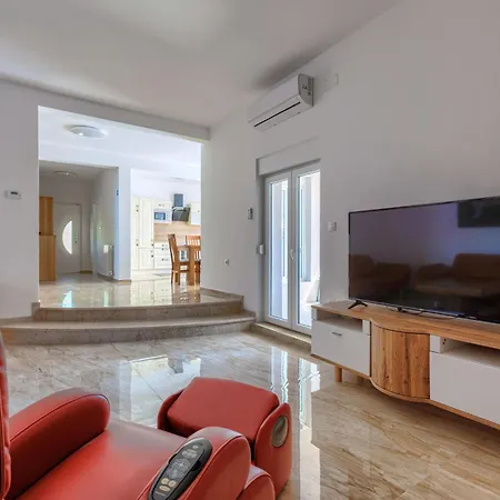 Dzana By Interhome * Mednjan