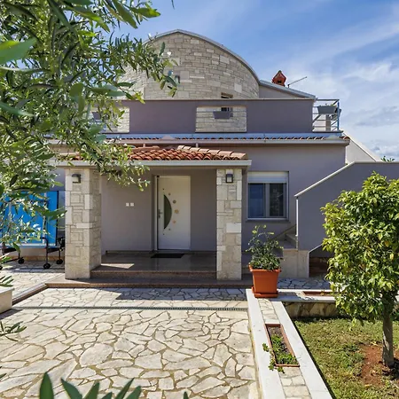 Dzana By Interhome *