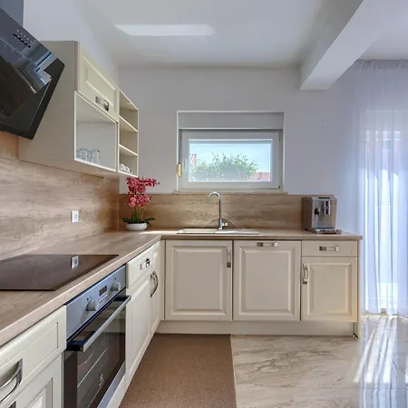 Dzana By Interhome Mednjan