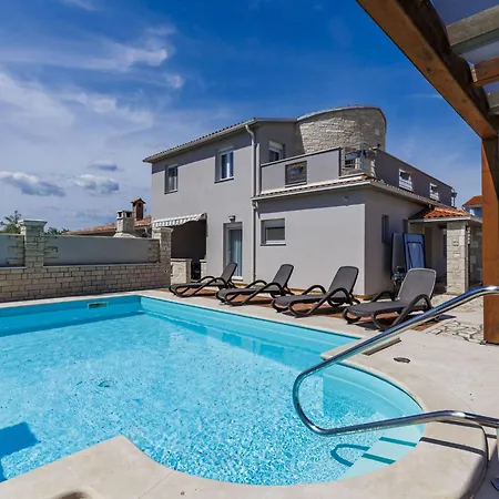 Dzana By Interhome *