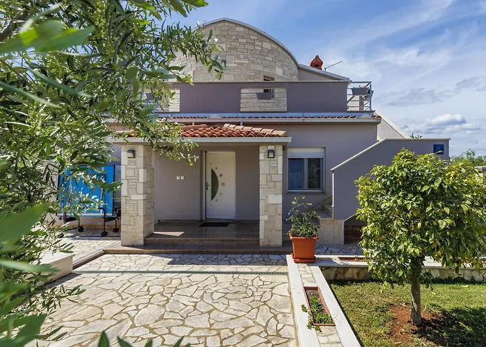 Dzana By Interhome *