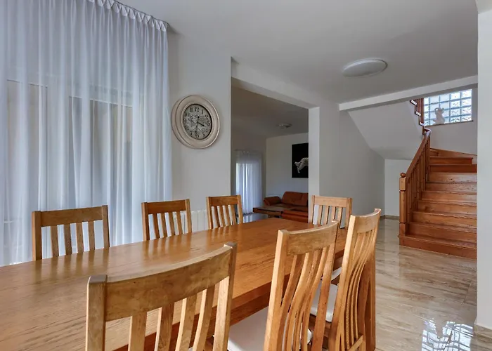 Dzana By Interhome Mednjan